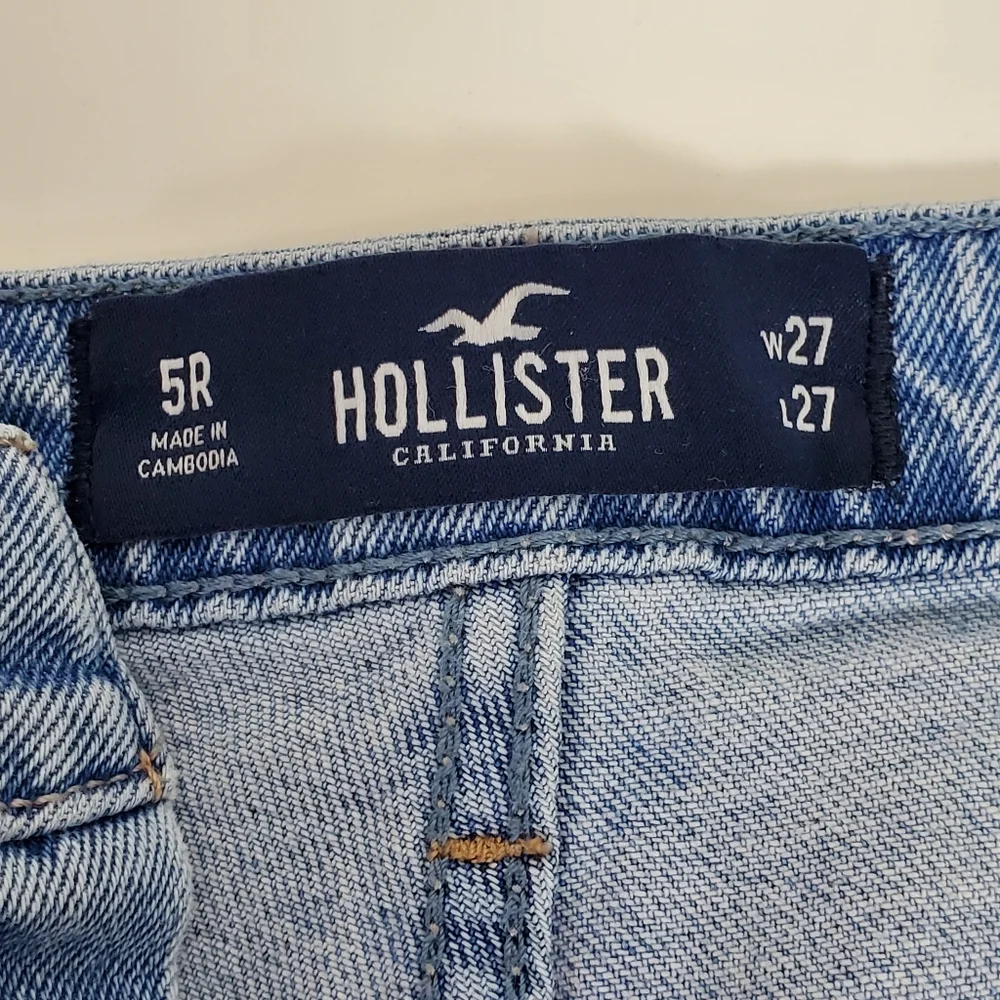 Hollister ultra high rise mom jeans size 27 / 5